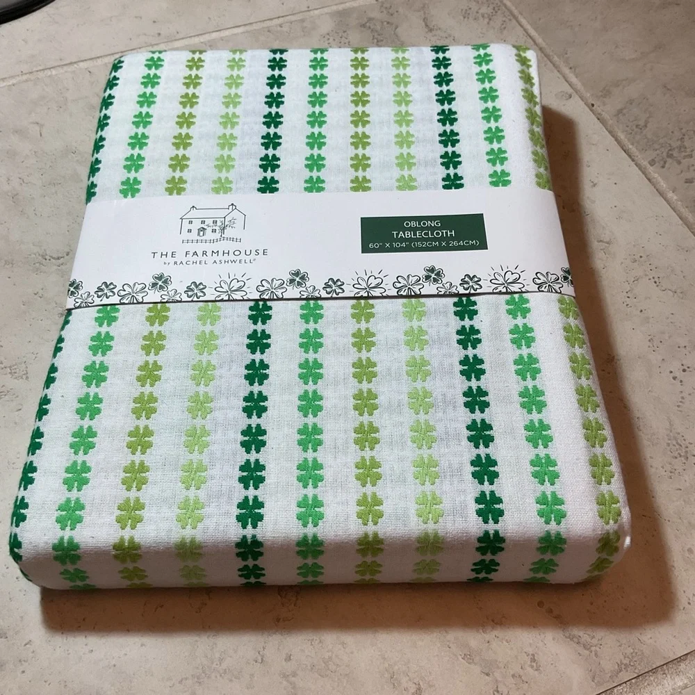 The Farmhouse by Rachel Ashwell Oblong Tablecloth NWT 60 x 104 green Shamrocks